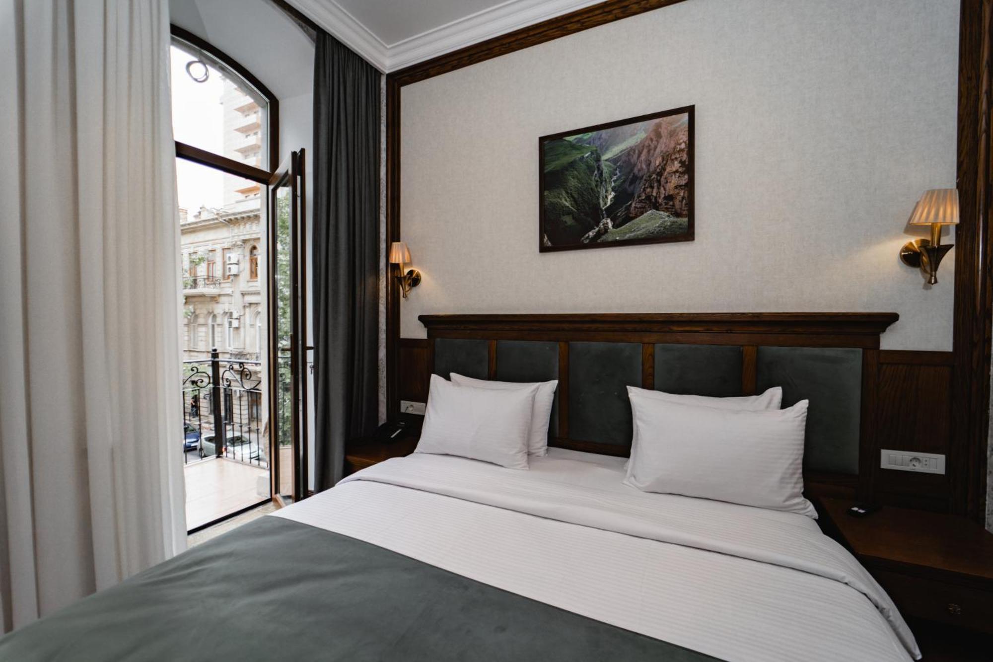 Midway Baku Hotel Eksteriør billede