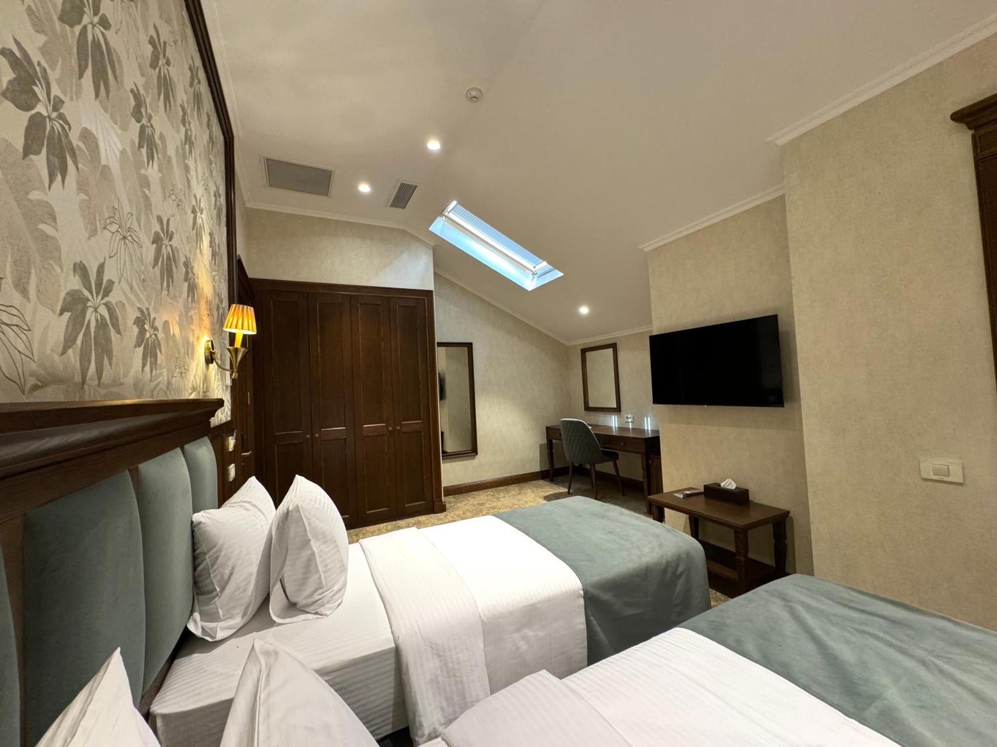 Midway Baku Hotel Eksteriør billede