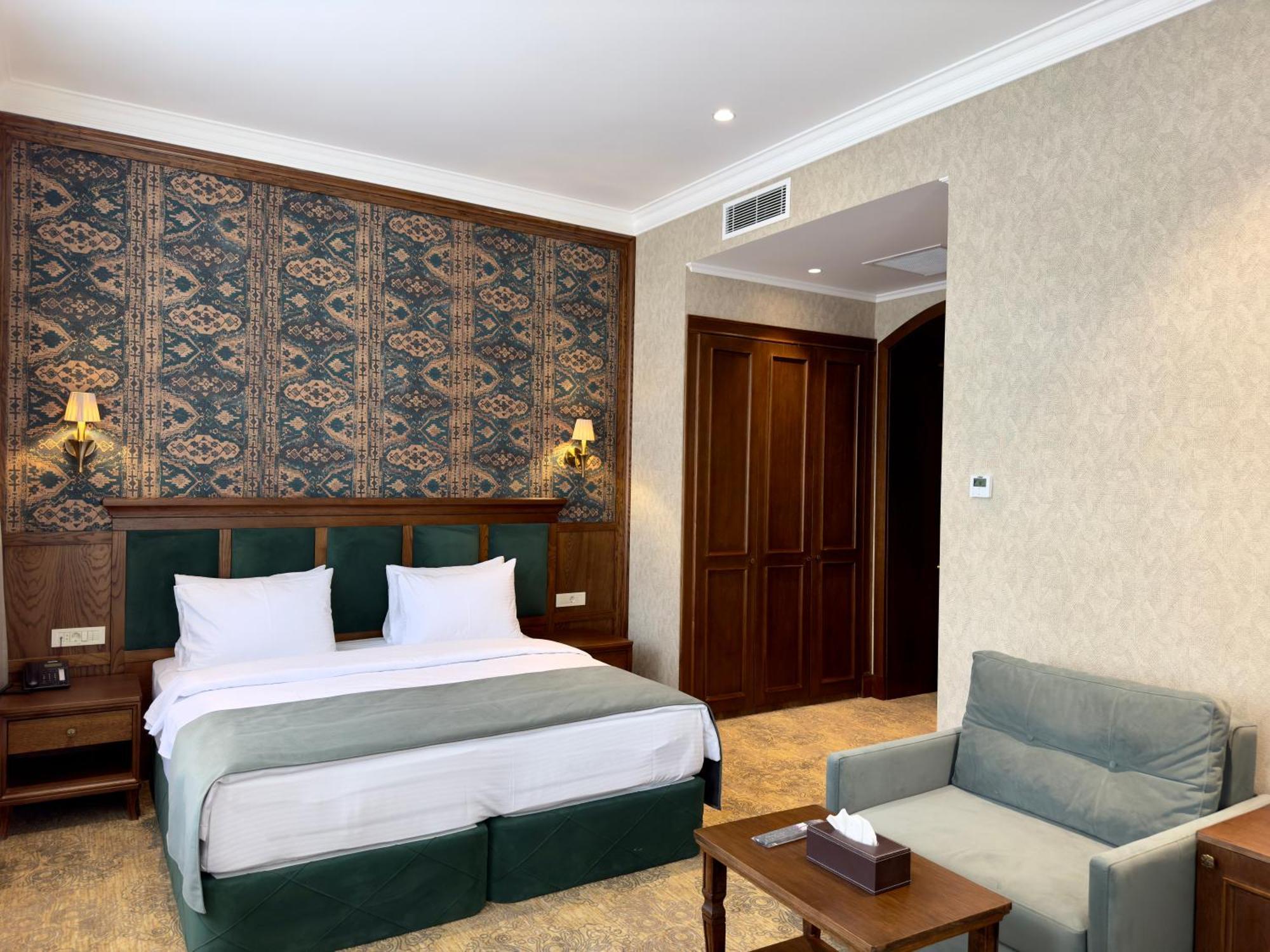 Midway Baku Hotel Eksteriør billede