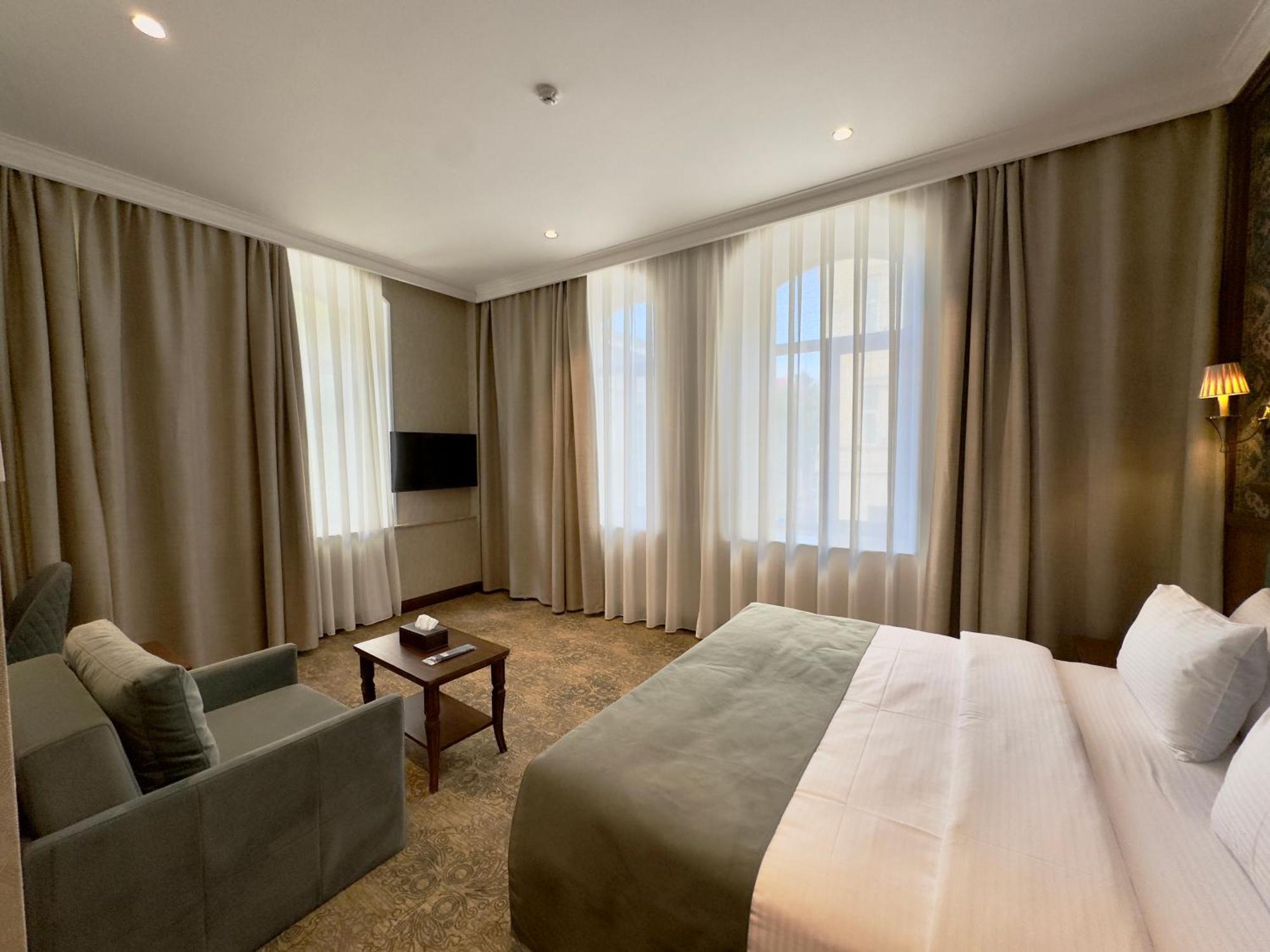 Midway Baku Hotel Eksteriør billede