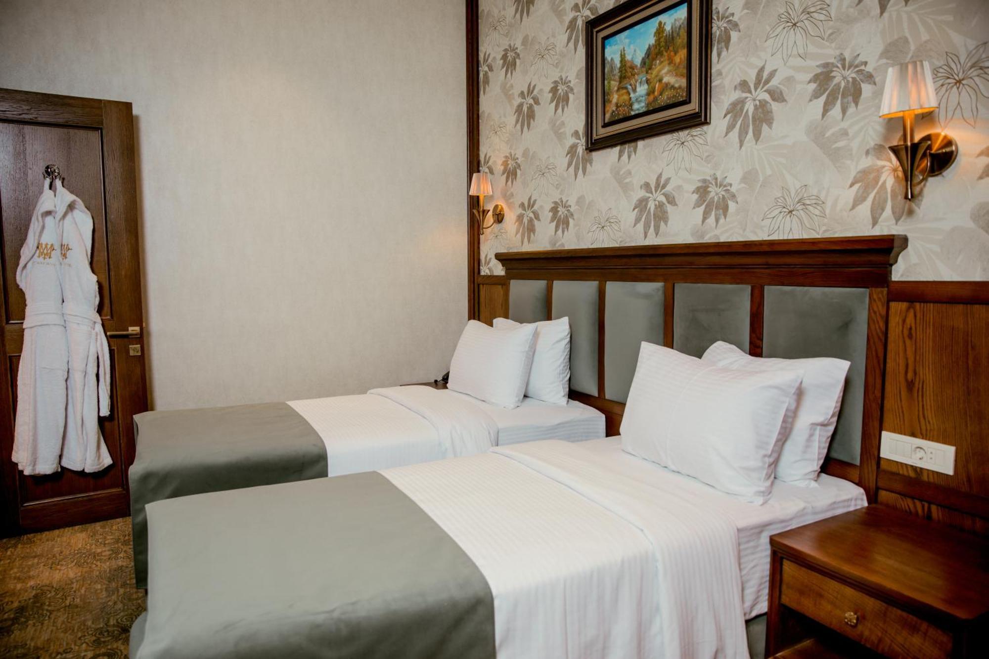 Midway Baku Hotel Eksteriør billede