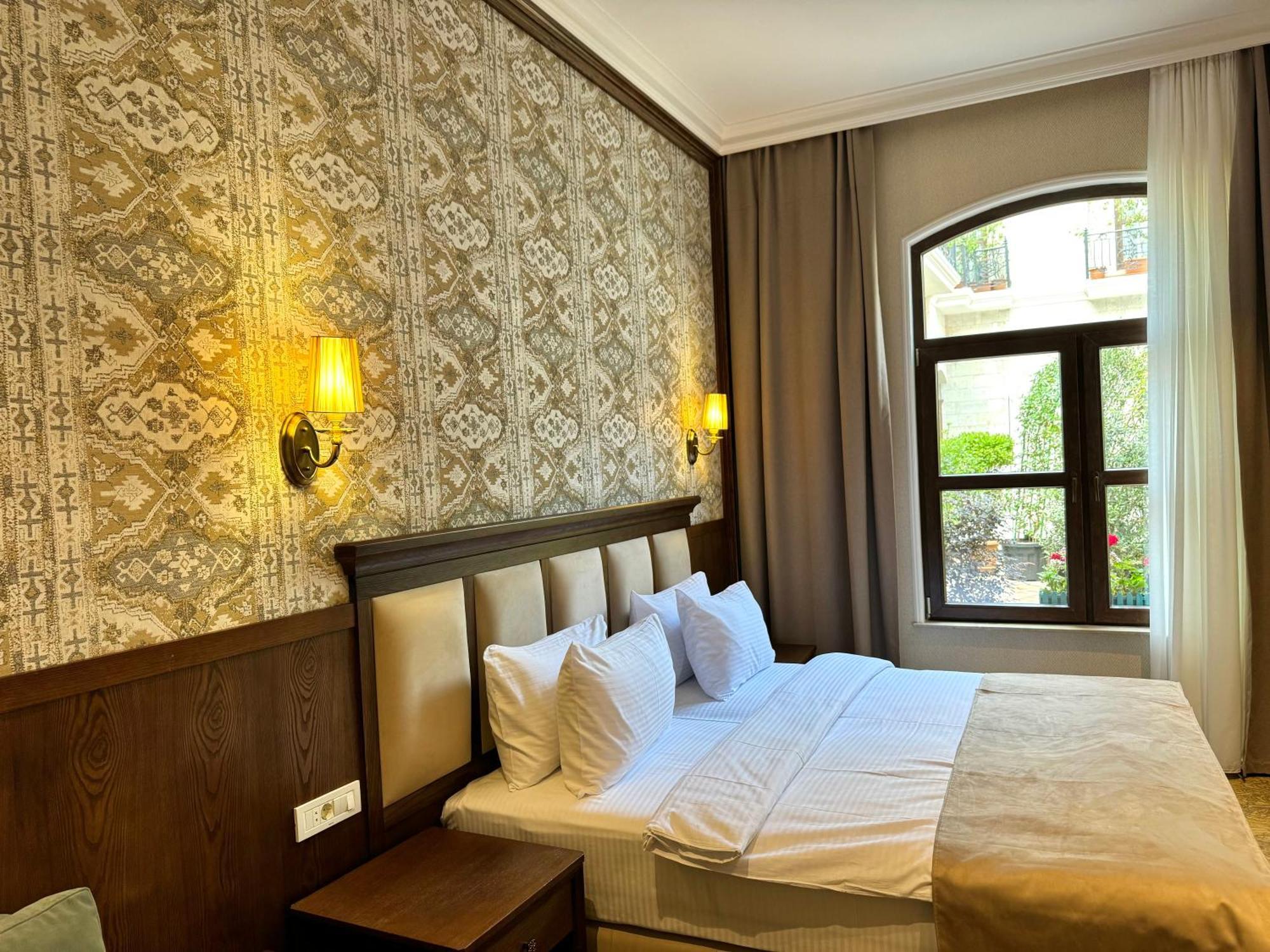 Midway Baku Hotel Eksteriør billede