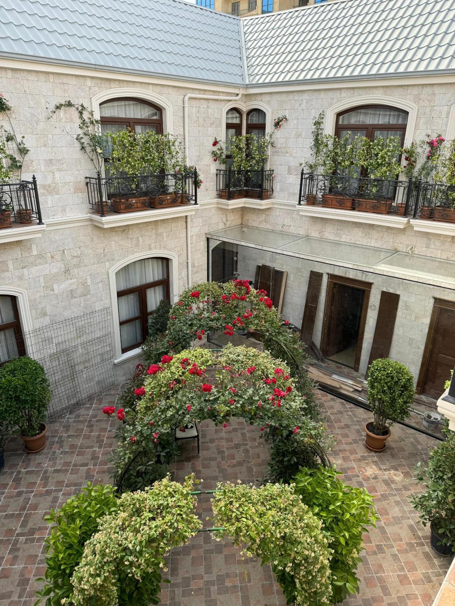 Midway Baku Hotel Eksteriør billede