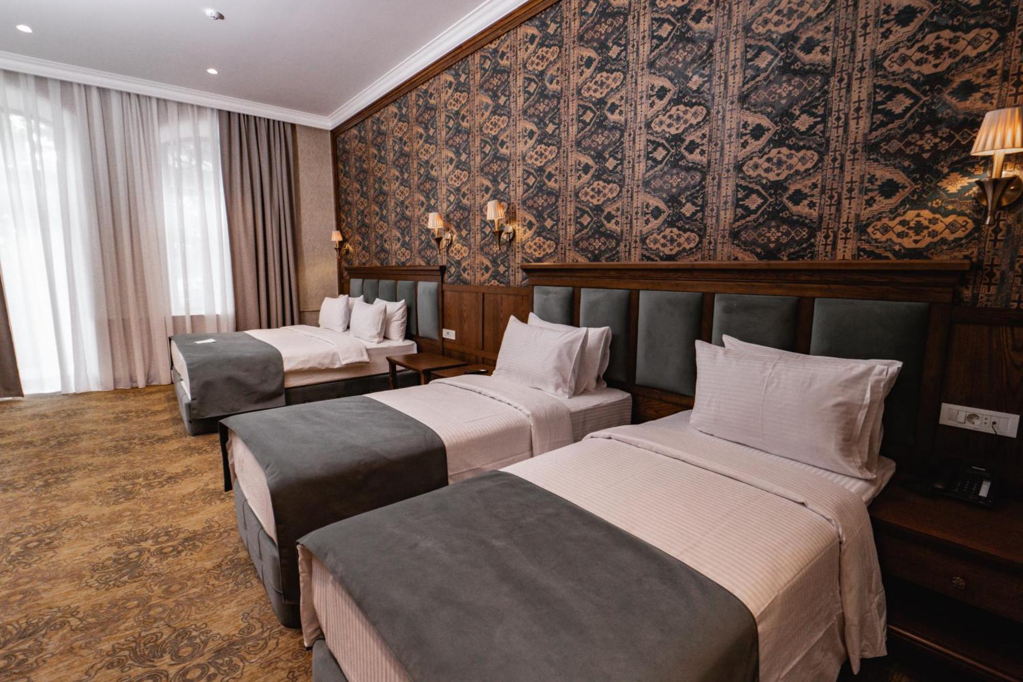 Midway Baku Hotel Eksteriør billede