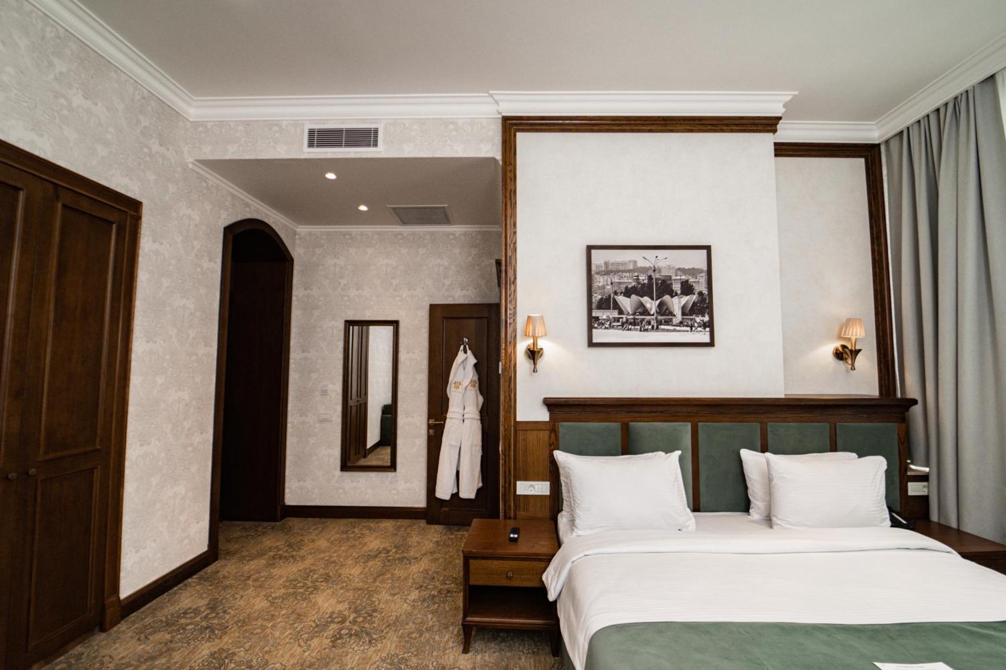 Midway Baku Hotel Eksteriør billede