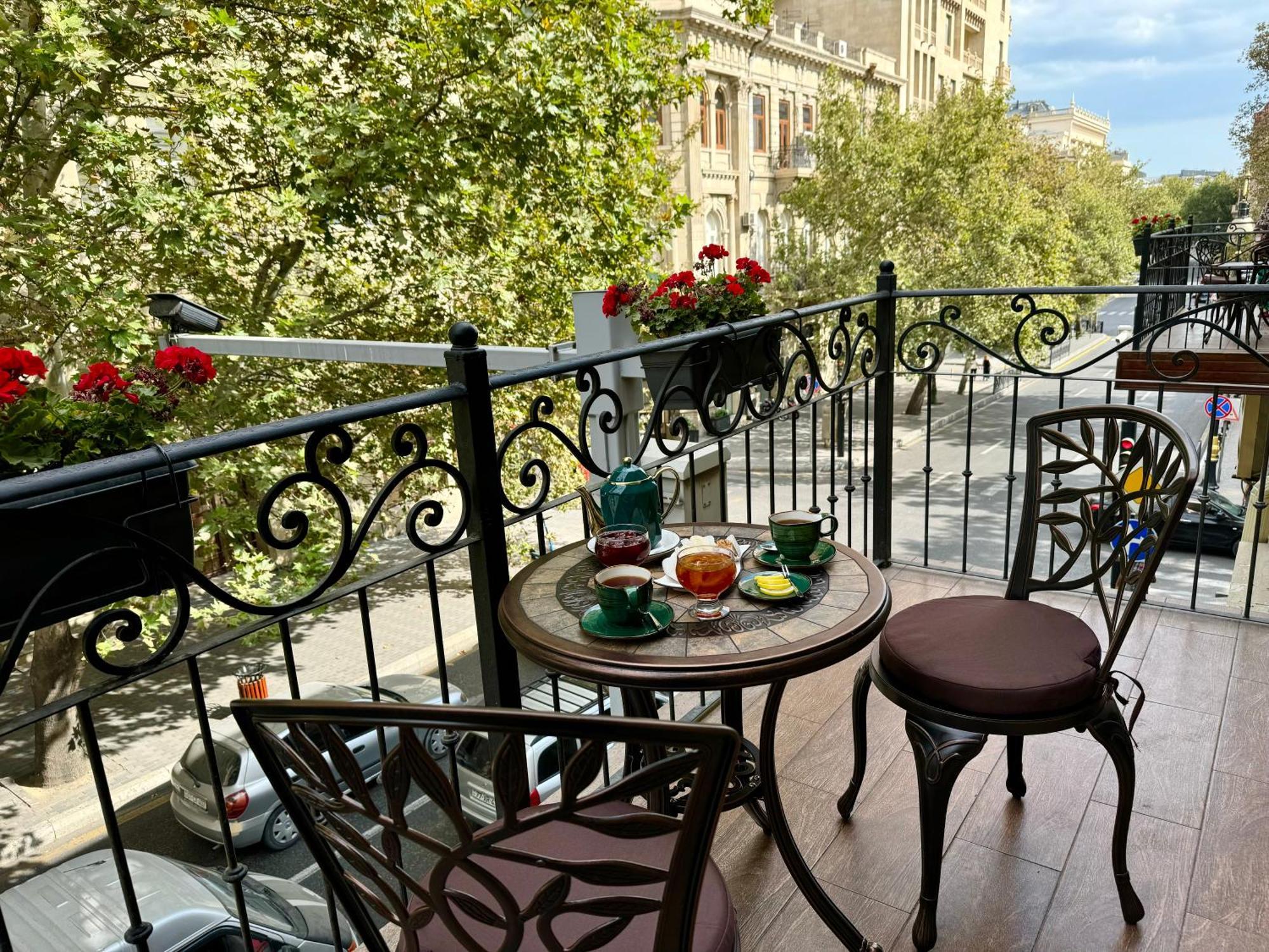 Midway Baku Hotel Eksteriør billede